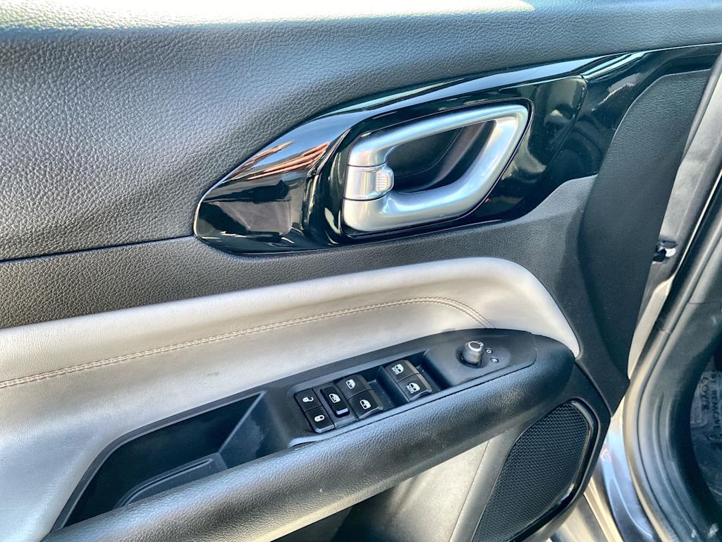 Thumbnail: 2023 Jeep Compass - 21