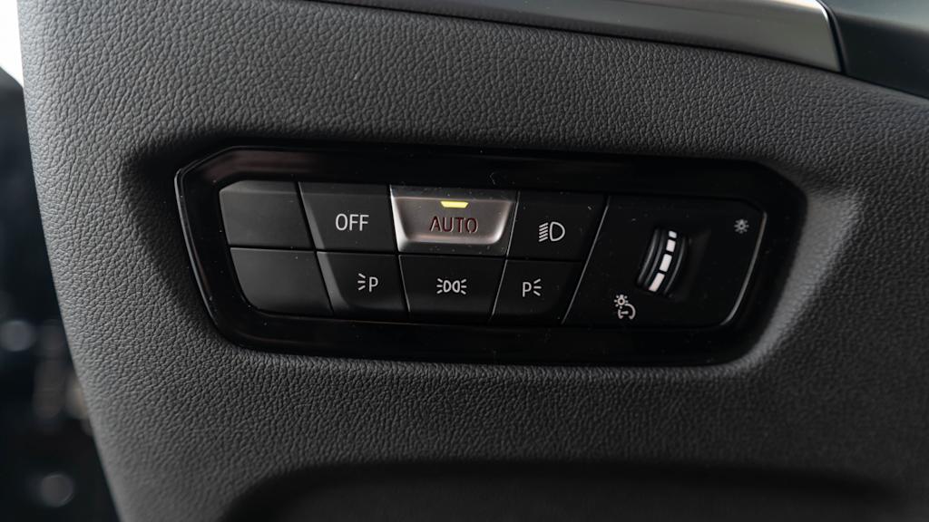 Thumbnail: 2025 BMW 3 Series - 53