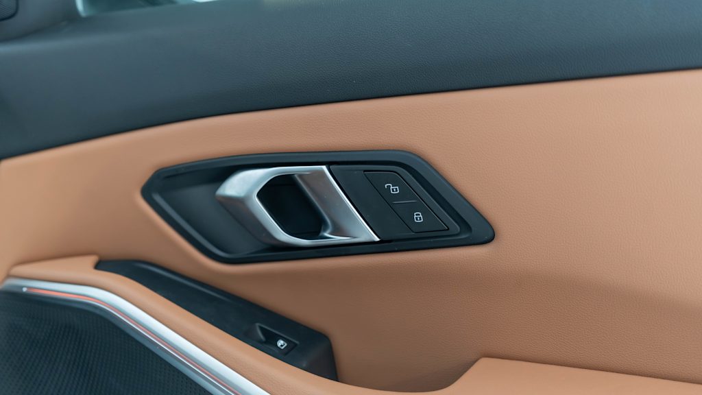 Thumbnail: 2025 BMW 3 Series - 23