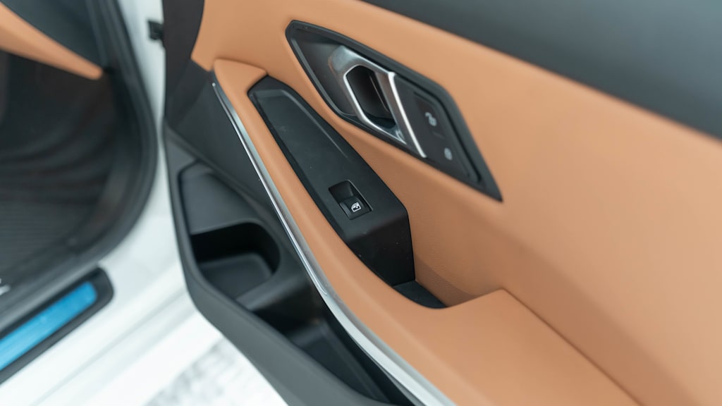 Thumbnail: 2025 BMW 3 Series - 24