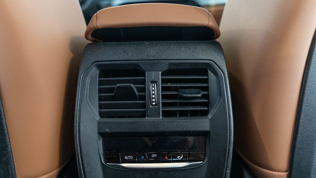 Thumbnail: 2025 BMW 3 Series - 32