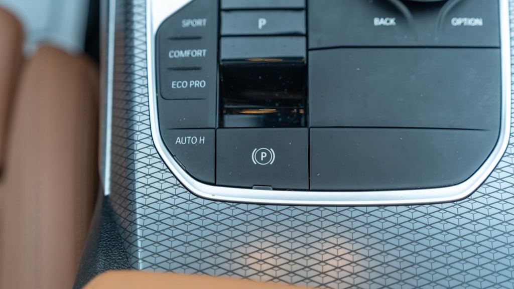 Thumbnail: 2025 BMW 3 Series - 38