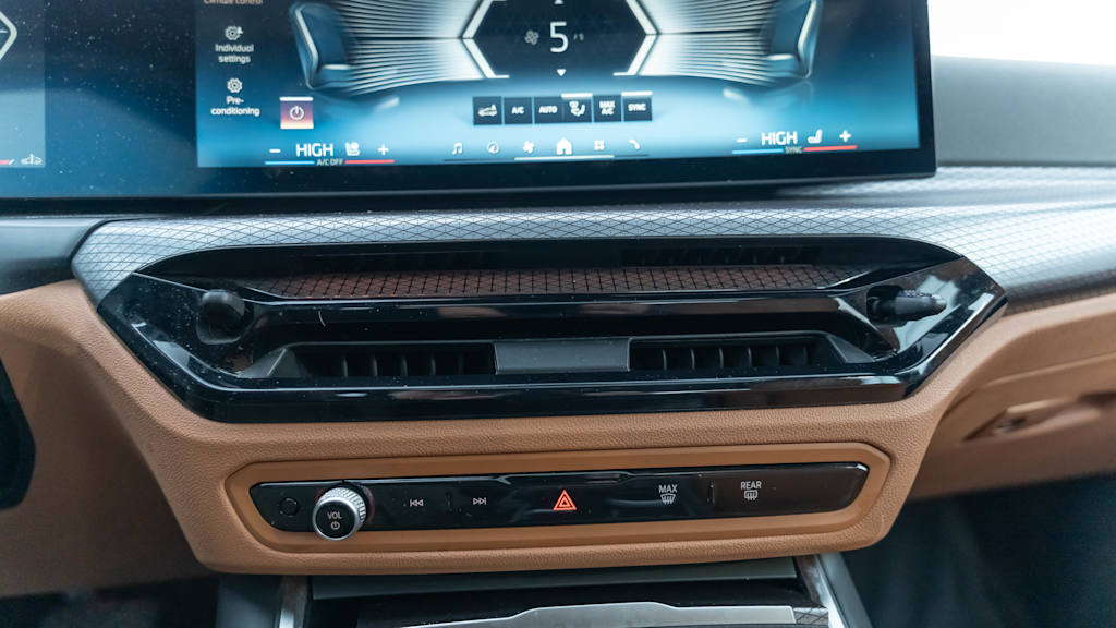 Thumbnail: 2025 BMW 3 Series - 55