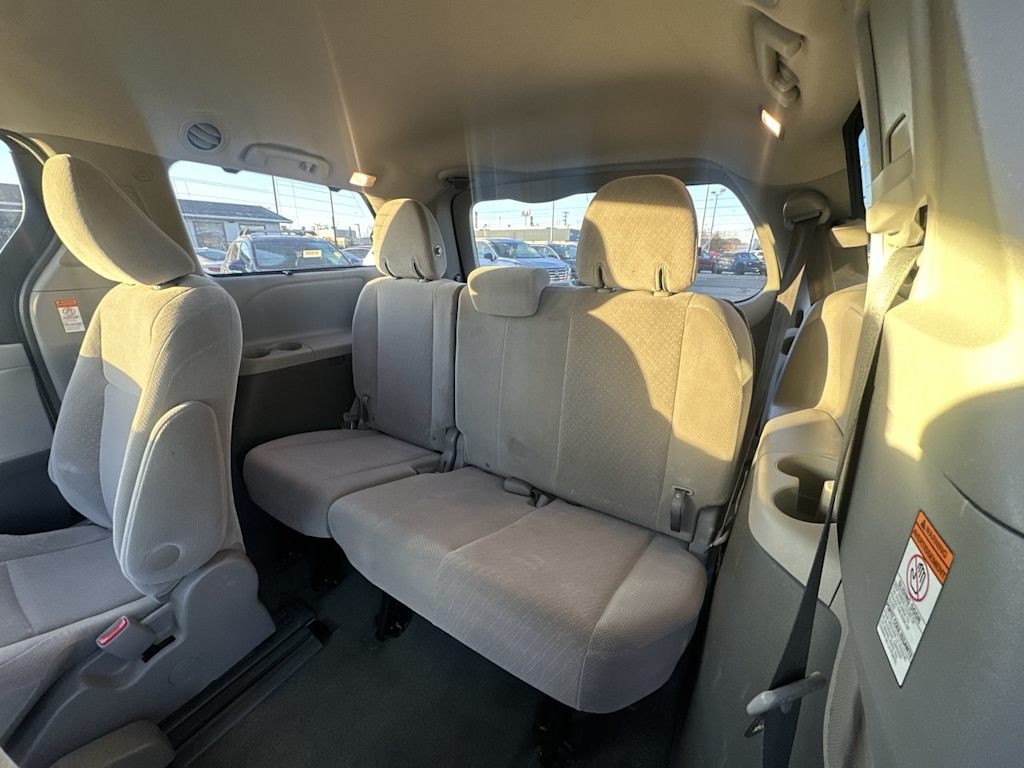 Thumbnail: 2017 Toyota Sienna - 20