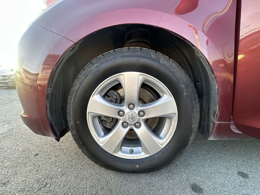 Thumbnail: 2017 Toyota Sienna - 4