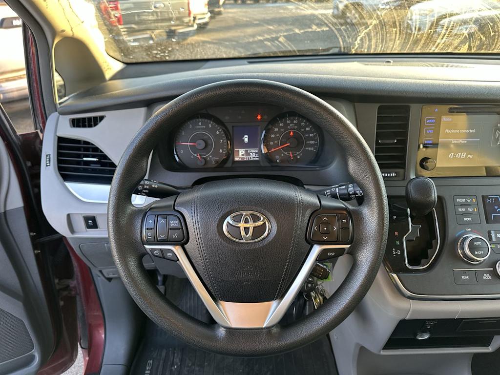 Thumbnail: 2017 Toyota Sienna - 2
