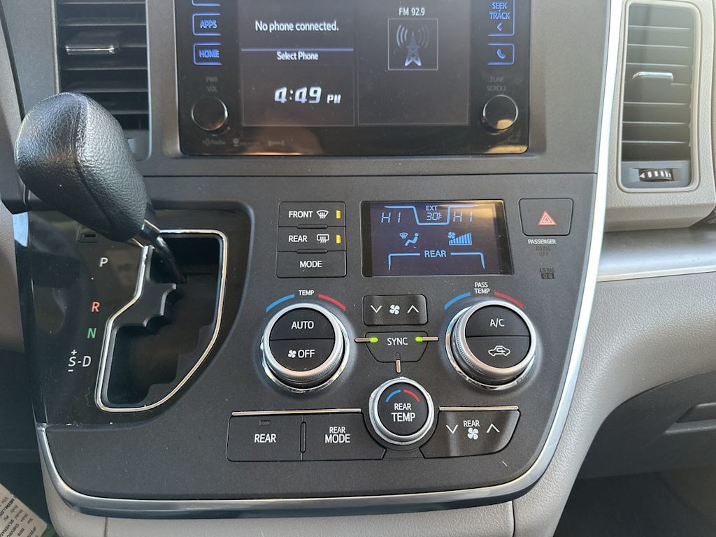 Thumbnail: 2017 Toyota Sienna - 18