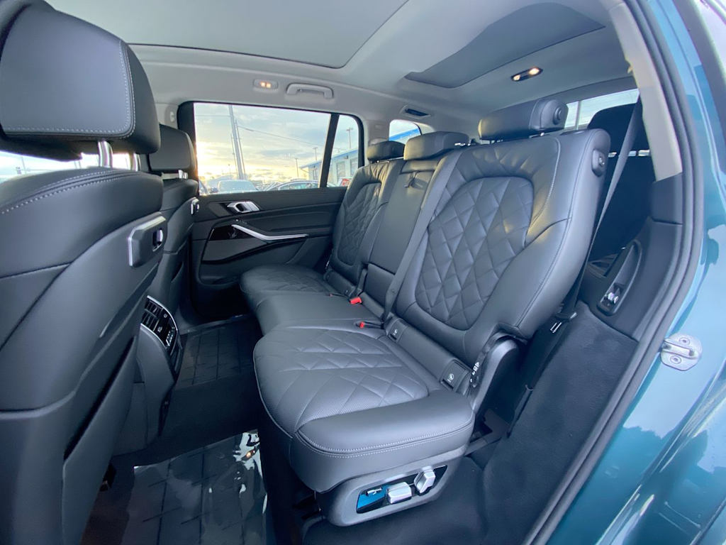 Thumbnail: 2025 BMW X7 - 9