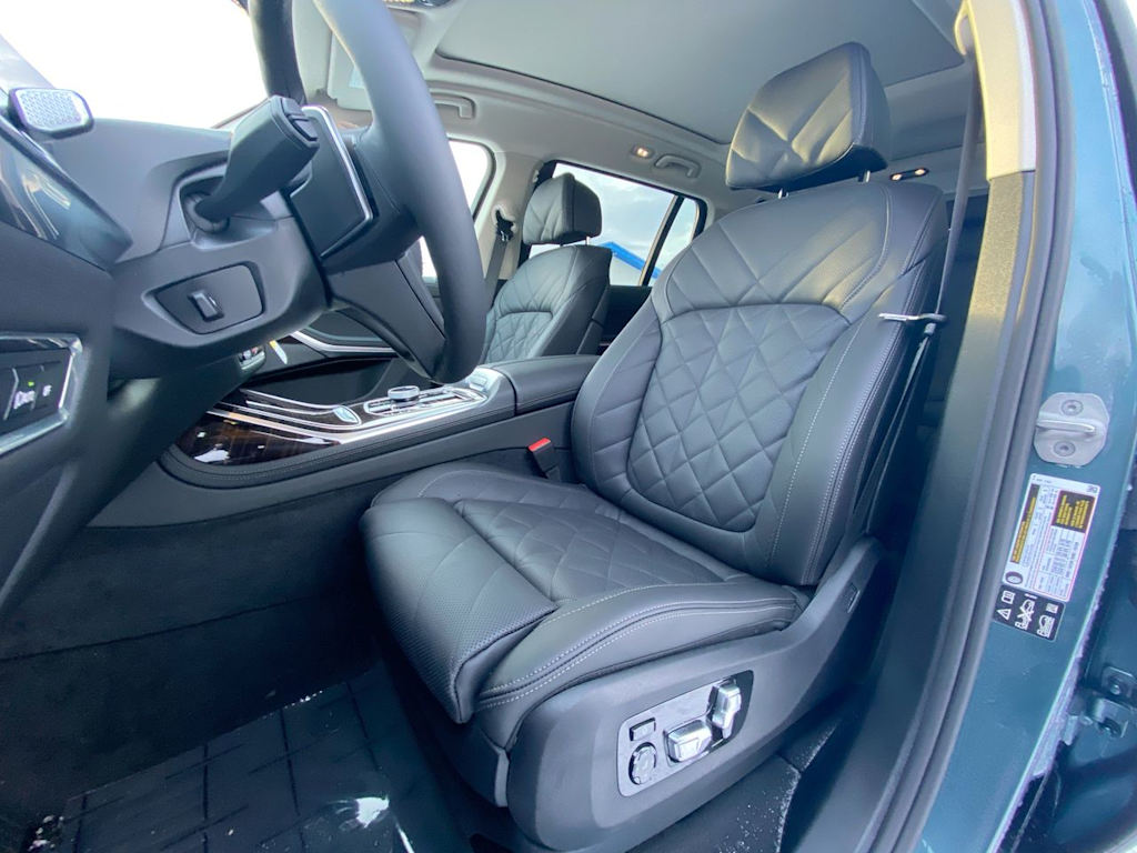 Thumbnail: 2025 BMW X7 - 8