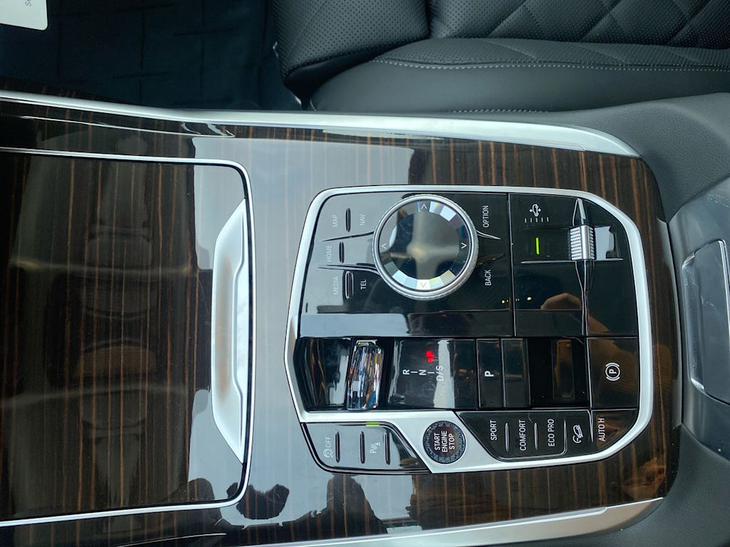 Thumbnail: 2025 BMW X7 - 4