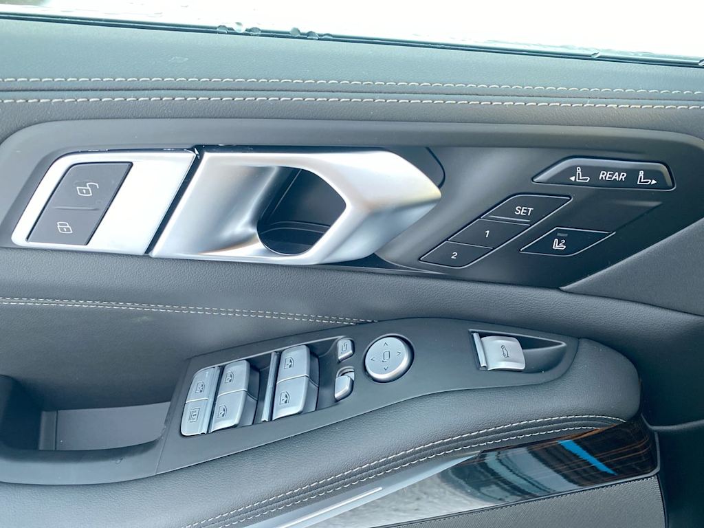 Thumbnail: 2025 BMW X7 - 16