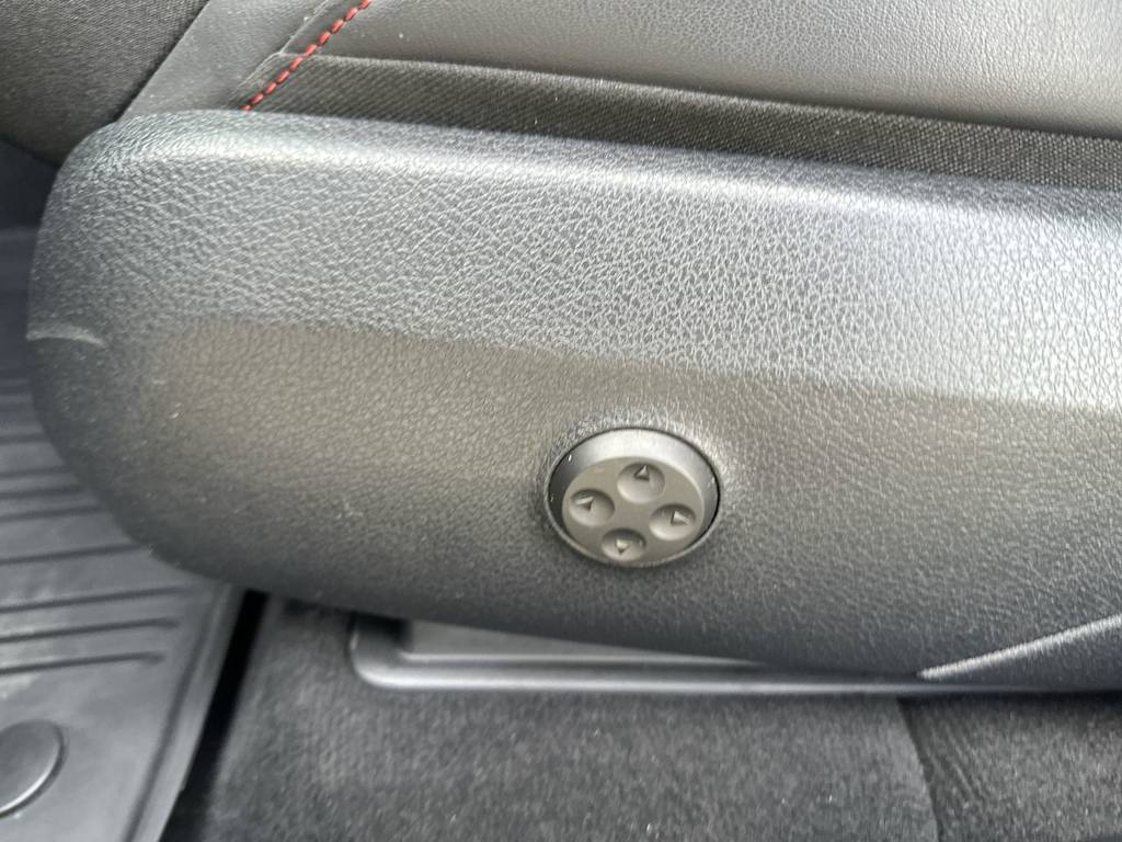 Thumbnail: 2025 Mercedes-Benz GLC - 15