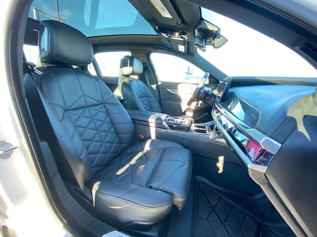 Thumbnail: 2024 BMW 7 Series - 21