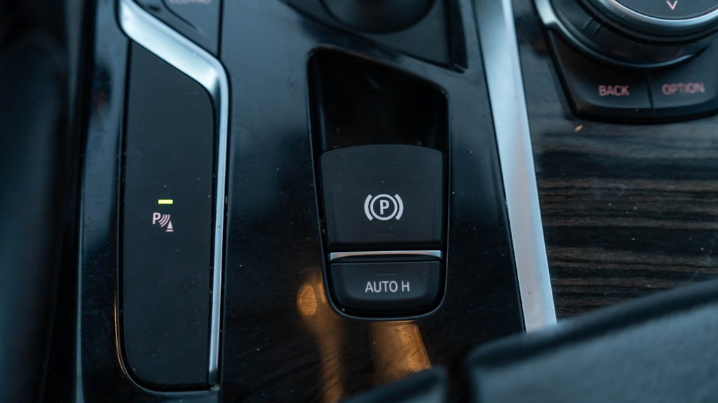 Thumbnail: 2020 BMW 5 Series - 26