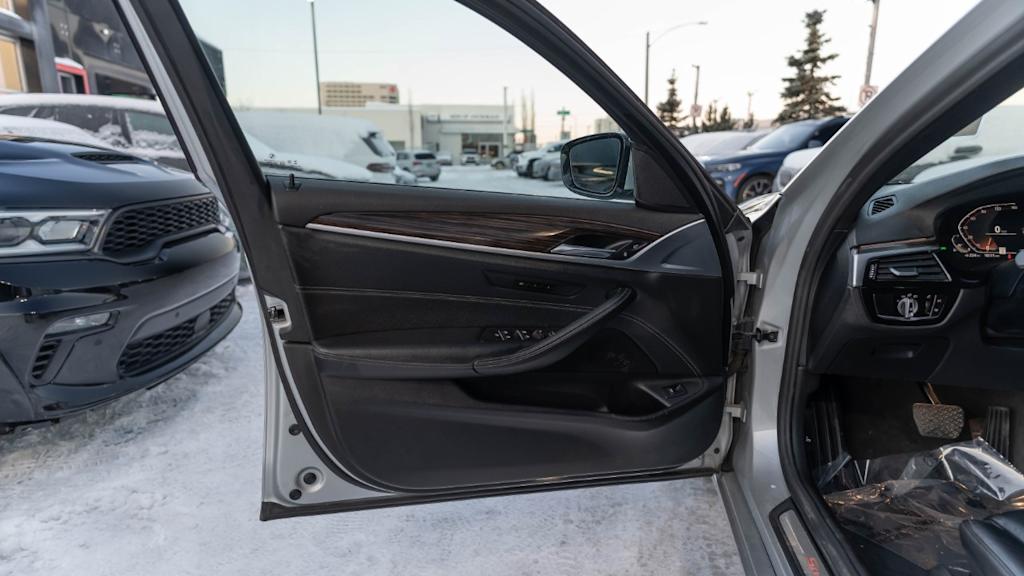 Thumbnail: 2020 BMW 5 Series - 32