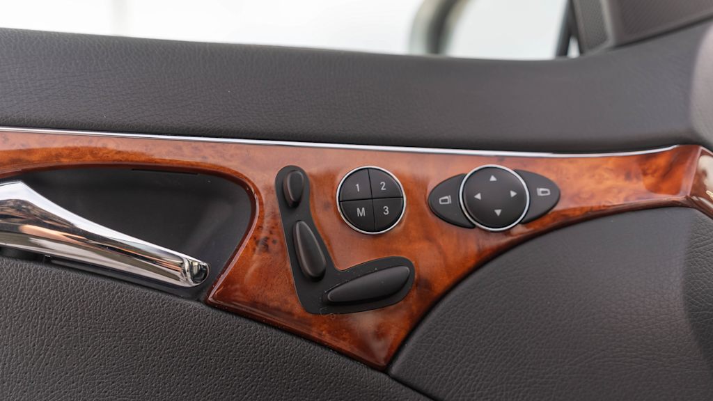 Thumbnail: 2004 Mercedes-Benz E-Class - 51