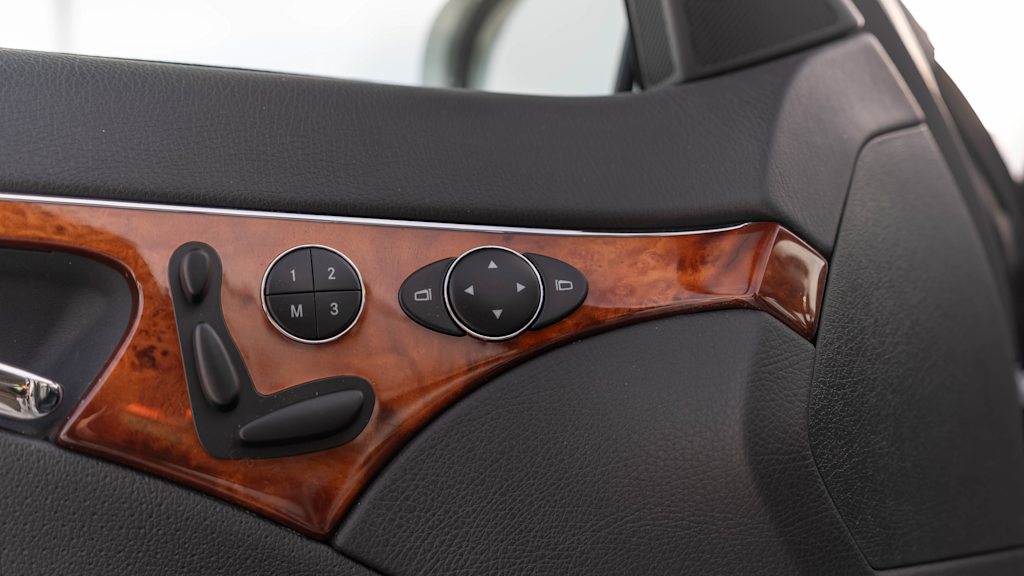 Thumbnail: 2004 Mercedes-Benz E-Class - 52