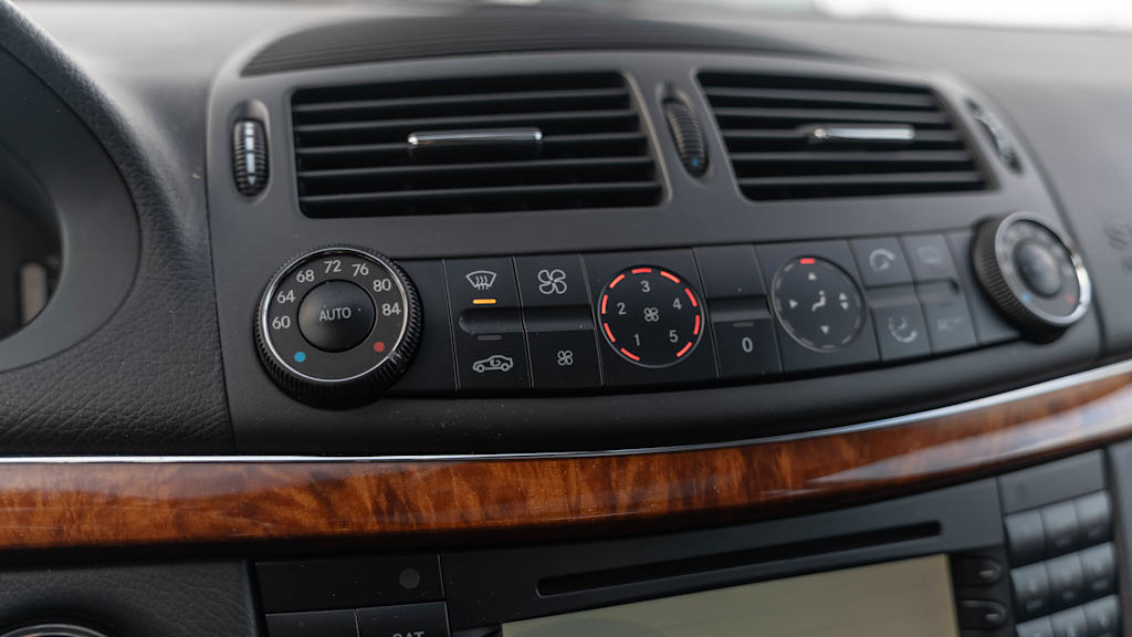 Thumbnail: 2004 Mercedes-Benz E-Class - 68