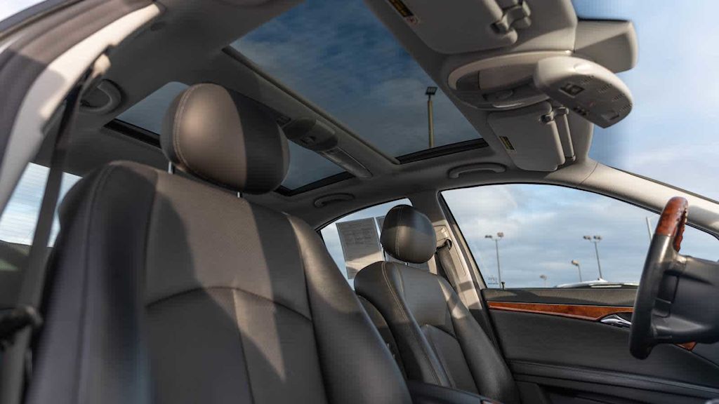 Thumbnail: 2004 Mercedes-Benz E-Class - 33