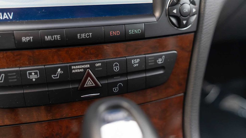 Thumbnail: 2004 Mercedes-Benz E-Class - 103