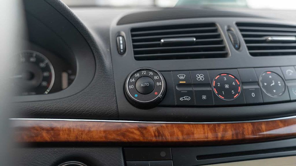 Thumbnail: 2004 Mercedes-Benz E-Class - 92