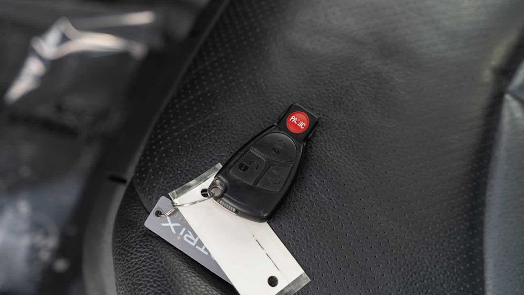 Thumbnail: 2004 Mercedes-Benz E-Class - 117