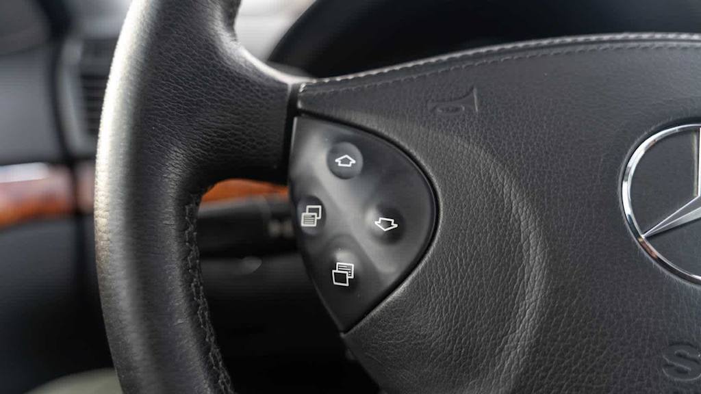 Thumbnail: 2004 Mercedes-Benz E-Class - 81