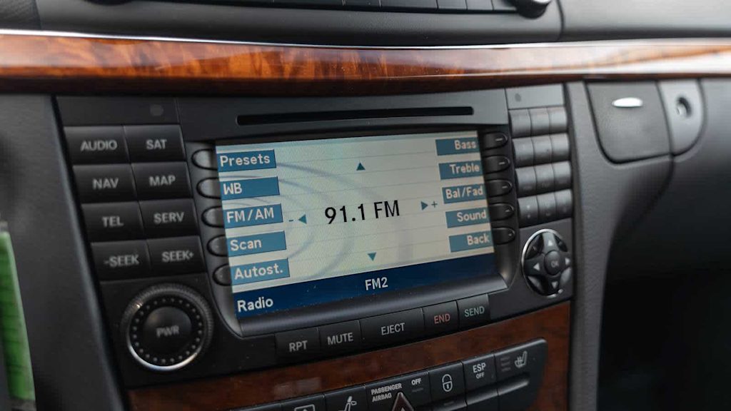 Thumbnail: 2004 Mercedes-Benz E-Class - 105