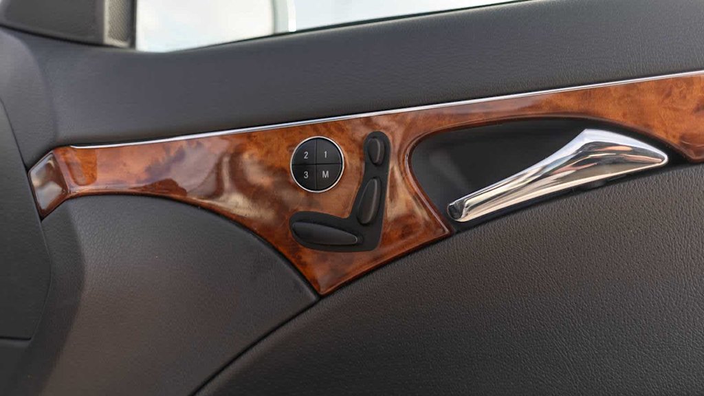 Thumbnail: 2004 Mercedes-Benz E-Class - 36