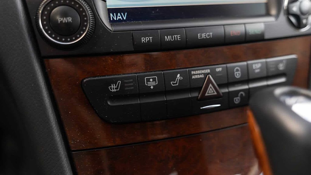 Thumbnail: 2004 Mercedes-Benz E-Class - 100