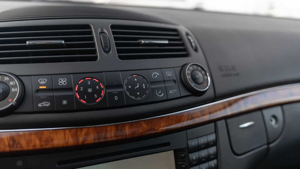 Thumbnail: 2004 Mercedes-Benz E-Class - 95