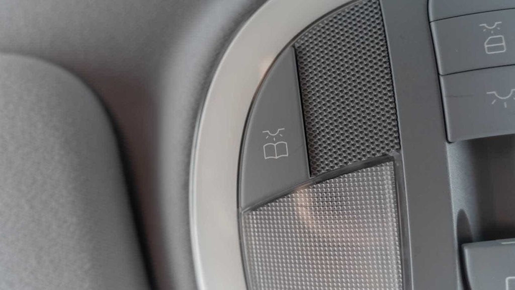 Thumbnail: 2004 Mercedes-Benz E-Class - 111