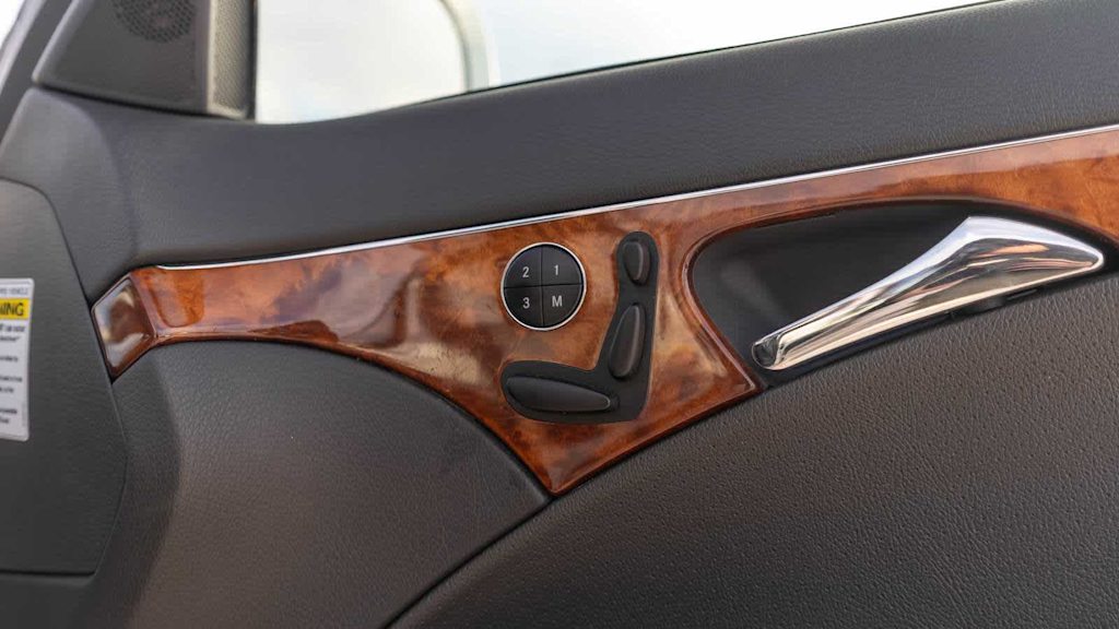 Thumbnail: 2004 Mercedes-Benz E-Class - 35