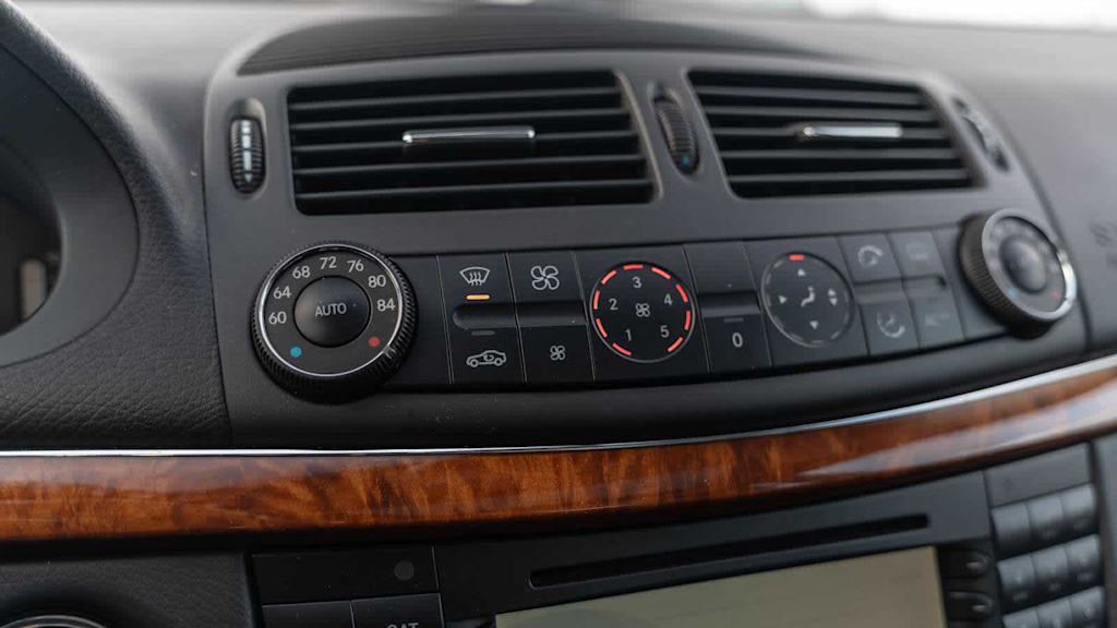 Thumbnail: 2004 Mercedes-Benz E-Class - 93