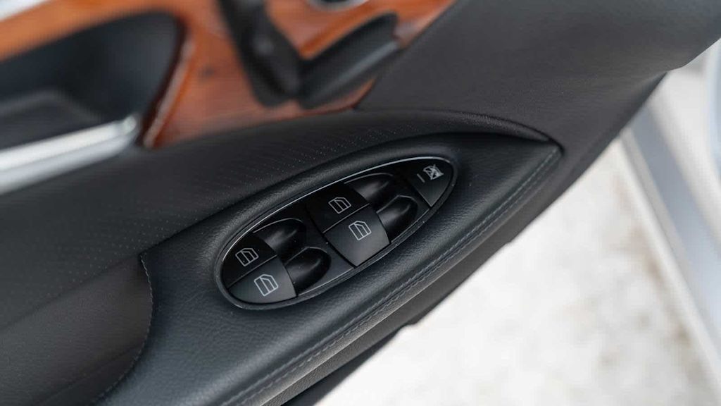 Thumbnail: 2004 Mercedes-Benz E-Class - 72