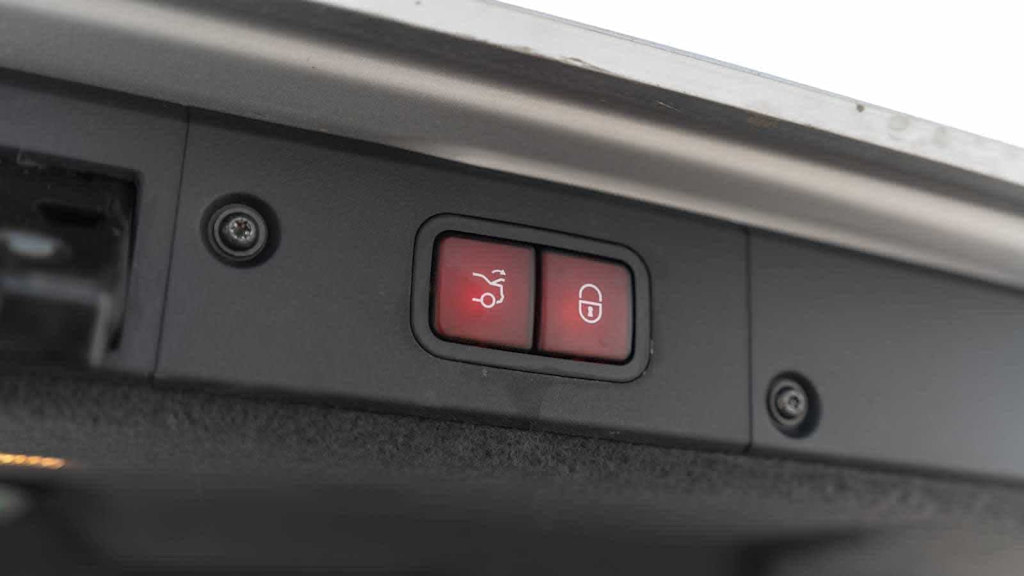 Thumbnail: 2004 Mercedes-Benz E-Class - 25