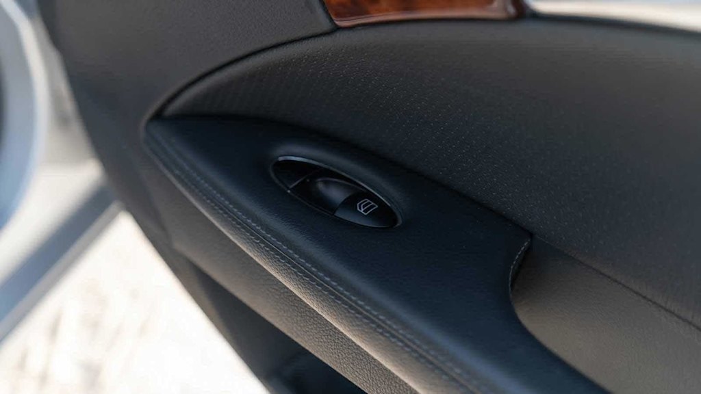 Thumbnail: 2004 Mercedes-Benz E-Class - 38