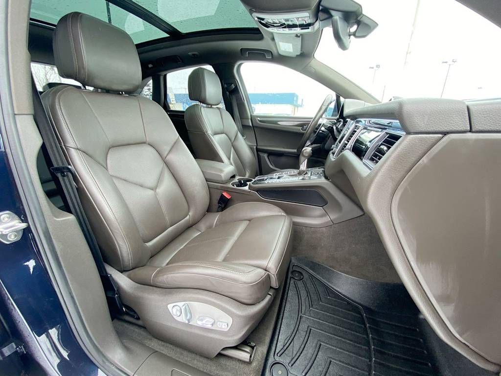 2018 Porsche Macan Base 21