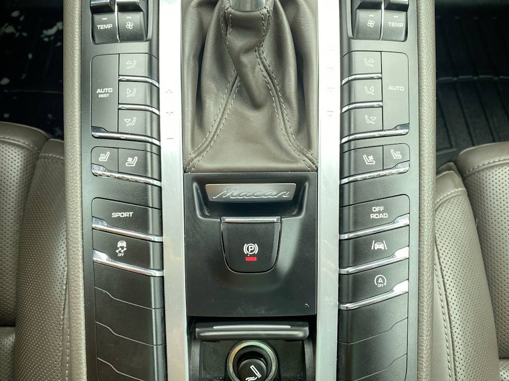 2018 Porsche Macan Base 19