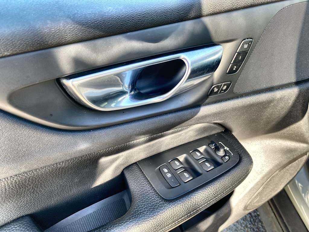 Thumbnail: 2020 Volvo V60 - 22