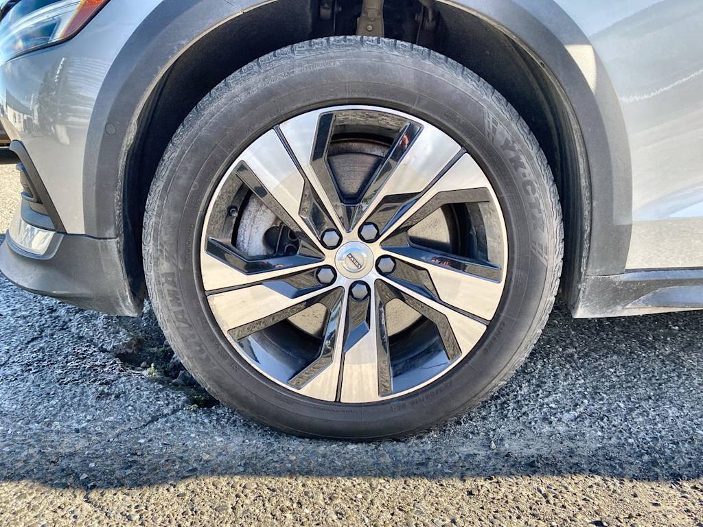 Thumbnail: 2020 Volvo V60 - 4
