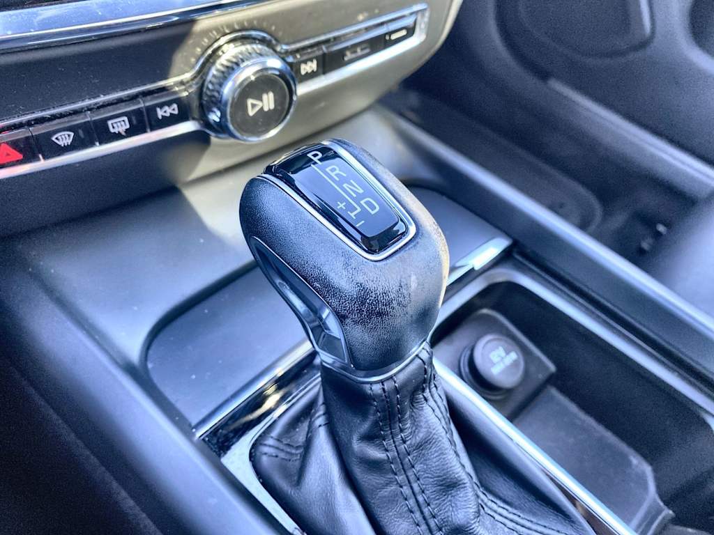 Thumbnail: 2020 Volvo V60 - 13