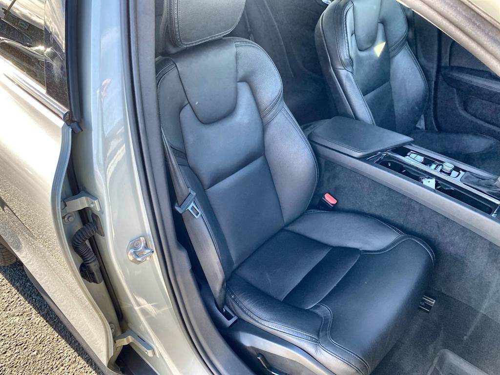 Thumbnail: 2020 Volvo V60 - 28