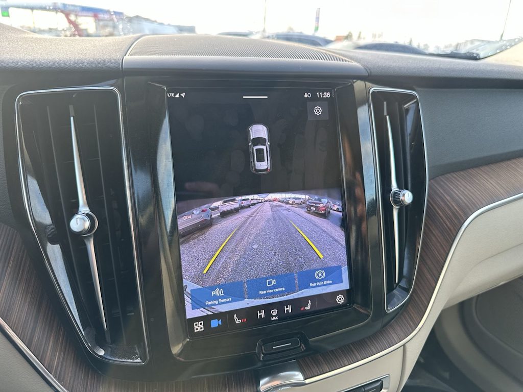 Thumbnail: 2022 Volvo XC60 - 15