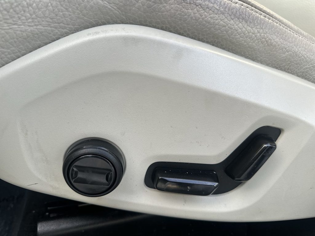 Thumbnail: 2022 Volvo XC60 - 13