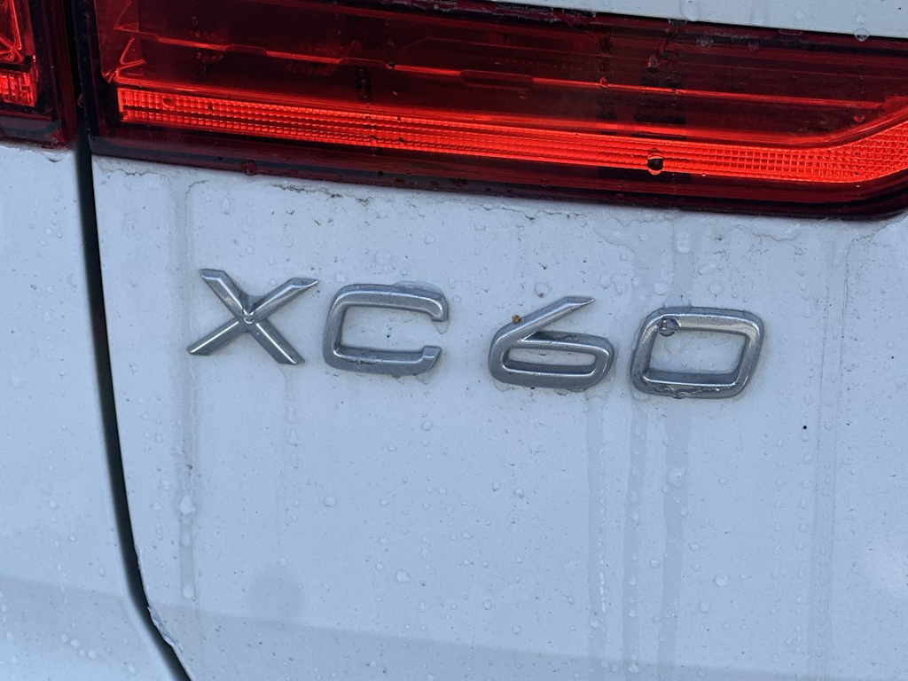Thumbnail: 2022 Volvo XC60 - 23