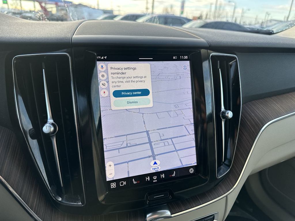 Thumbnail: 2022 Volvo XC60 - 16