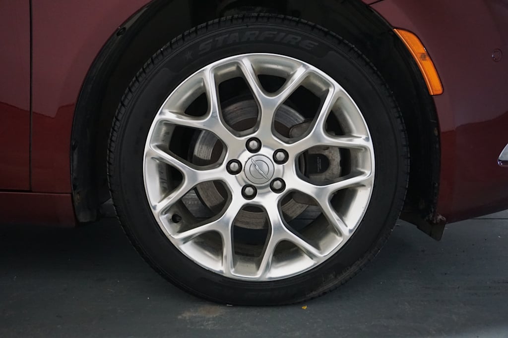 Thumbnail: 2015 Chrysler 200 - 20