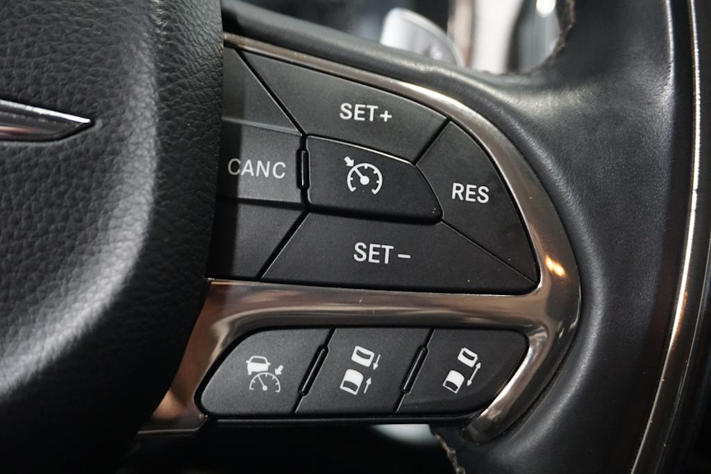 Thumbnail: 2015 Chrysler 200 - 25