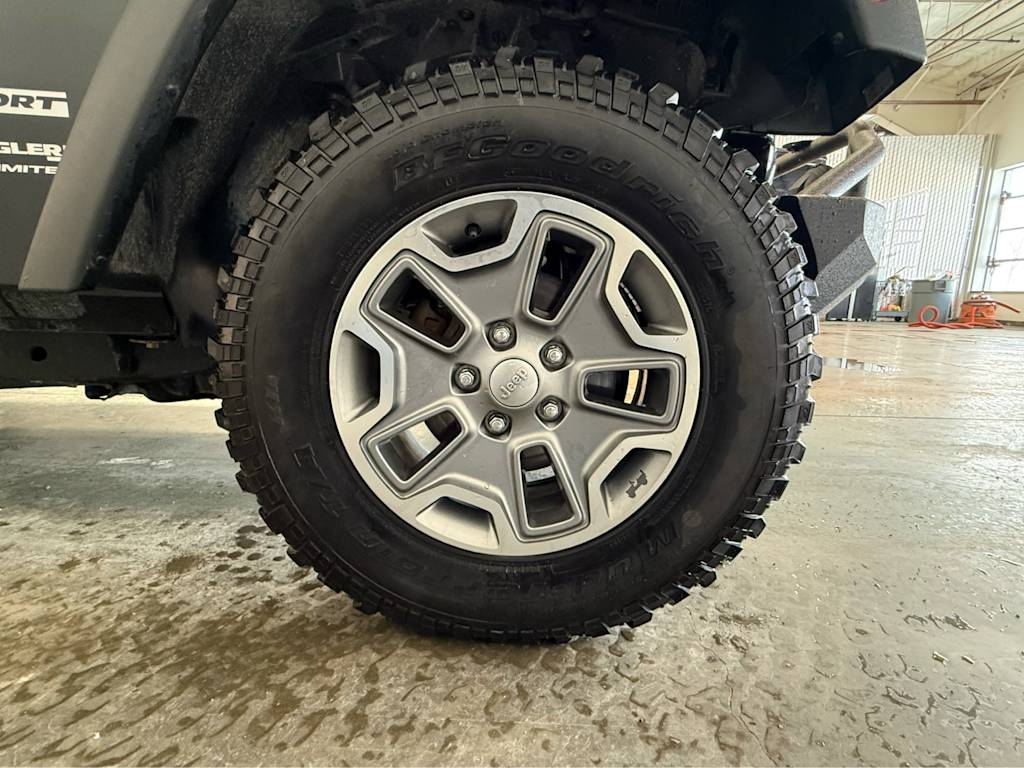 Thumbnail: 2018 Jeep Wrangler - 17